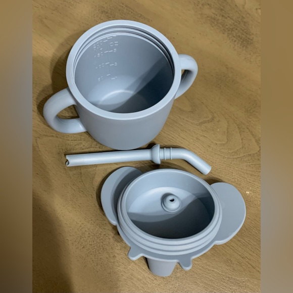 Toddlers Silicone Sippy Cups - Picture 5 of 7